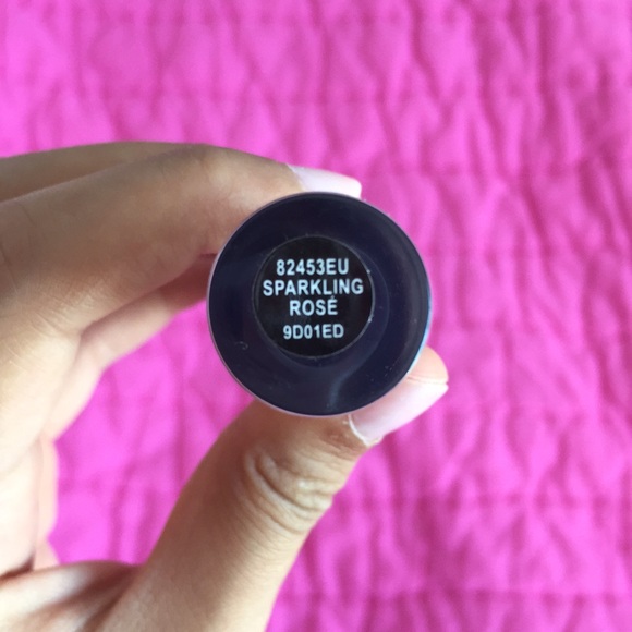 Lip plumping lip gloss - Picture 2 of 2